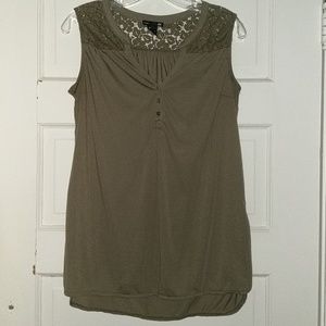 H&M maternity sleeveless knit shirt